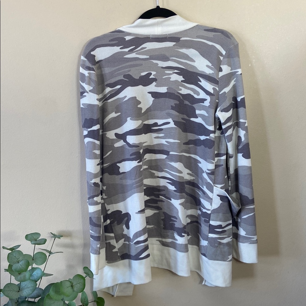 Sweet Romeo Grey White Camo Print Long Cardigan Women's Sized Medium Casual - Picture 5 of 6